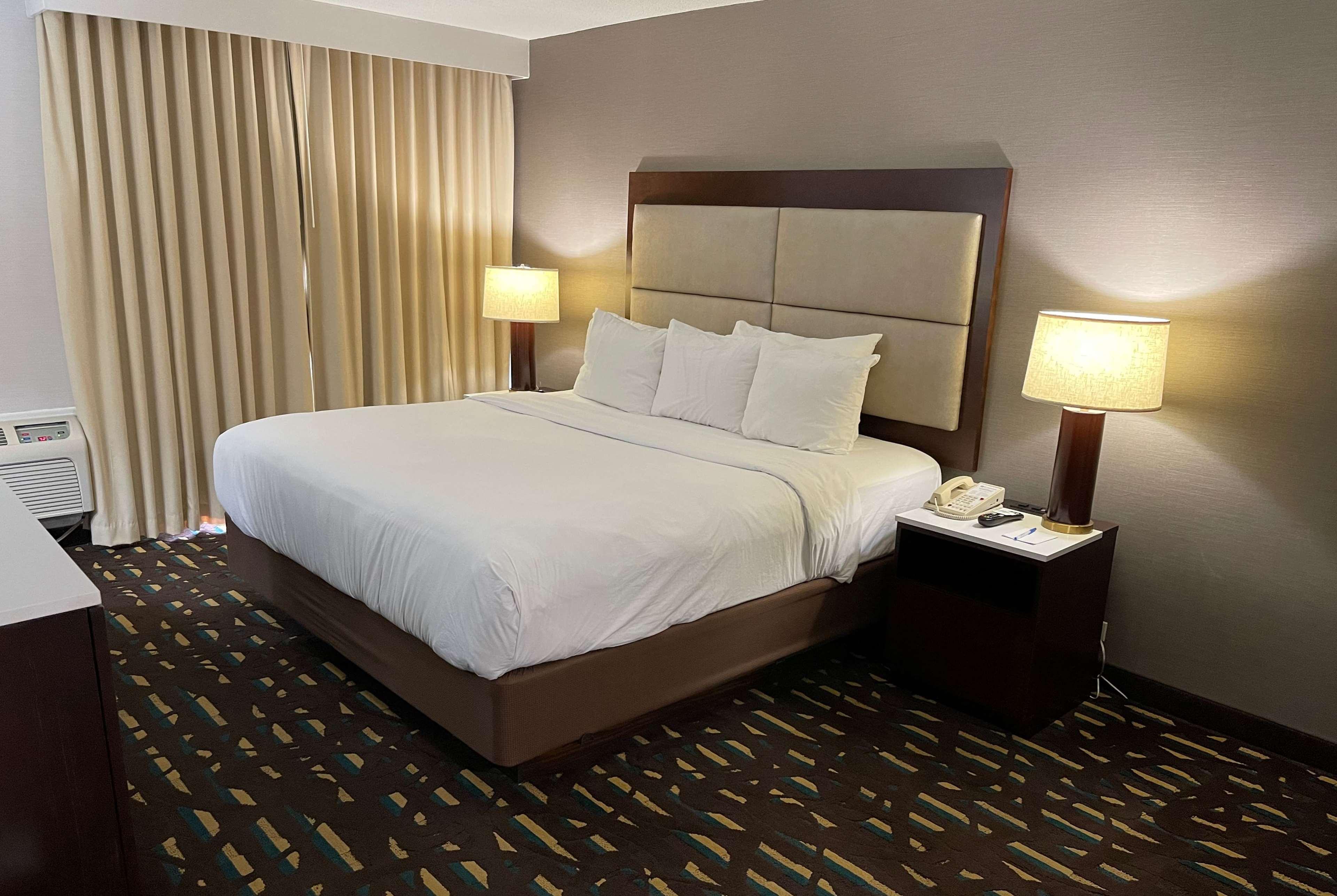 Wyndham Chicago O'Hare Hotel Роузмънт Екстериор снимка